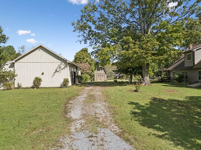 701 Hafner Rd, Charlotte, TN 37036