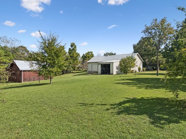 701 Hafner Rd, Charlotte, TN 37036