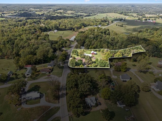701 Hafner Rd, Charlotte, TN 37036