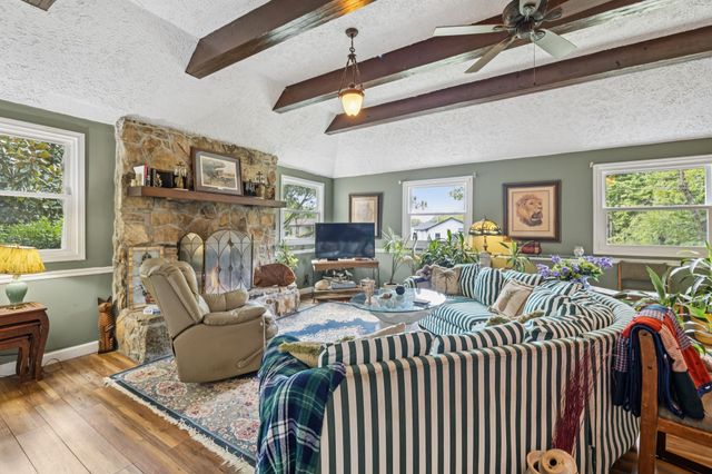 701 Hafner Rd, Charlotte, TN 37036