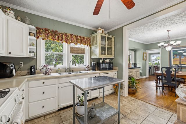 701 Hafner Rd, Charlotte, TN 37036