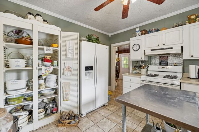 701 Hafner Rd, Charlotte, TN 37036