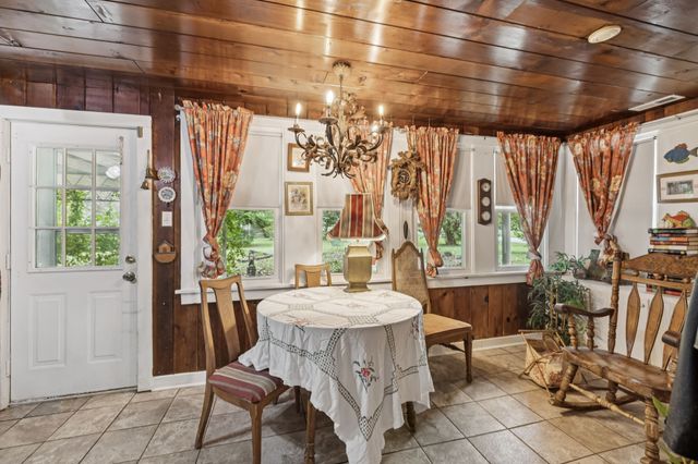 701 Hafner Rd, Charlotte, TN 37036