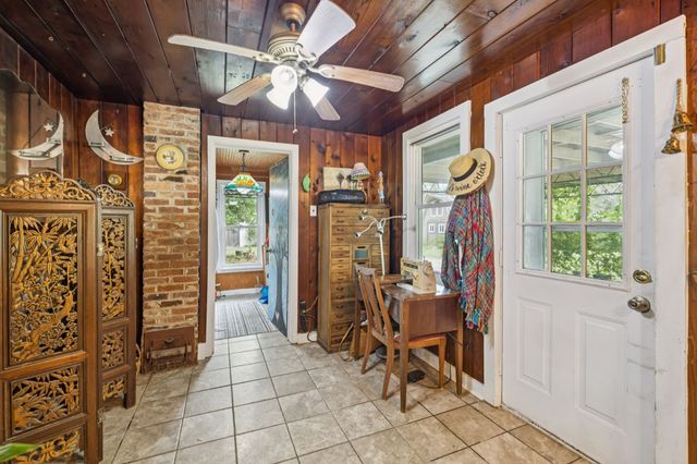 701 Hafner Rd, Charlotte, TN 37036