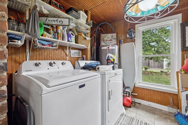 701 Hafner Rd, Charlotte, TN 37036