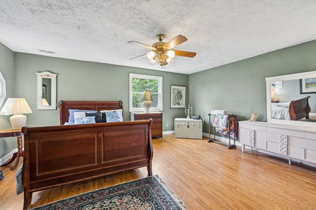 701 Hafner Rd, Charlotte, TN 37036