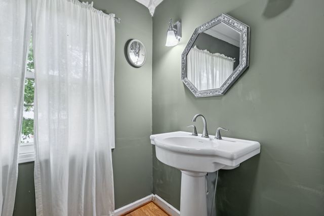 701 Hafner Rd, Charlotte, TN 37036