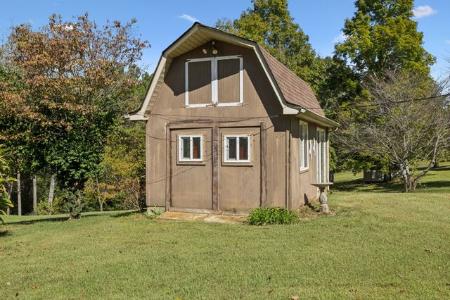 701 Hafner Rd, Charlotte, TN 37036