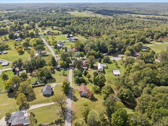 701 Hafner Rd, Charlotte, TN 37036