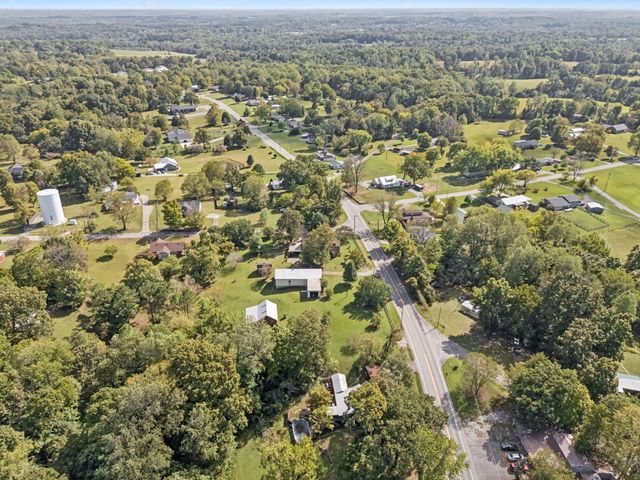 701 Hafner Rd, Charlotte, TN 37036
