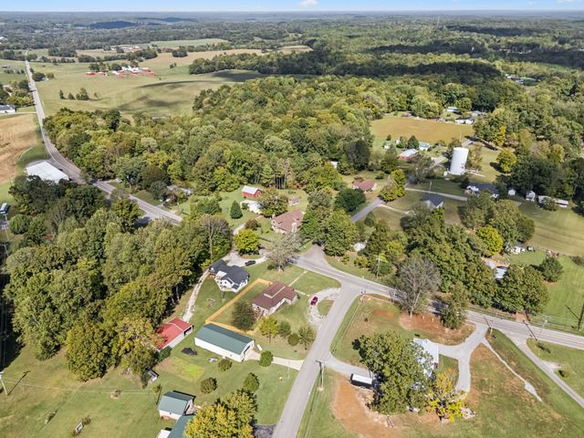 701 Hafner Rd, Charlotte, TN 37036