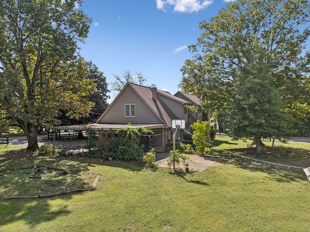 701 Hafner Rd, Charlotte, TN 37036