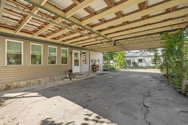 701 Hafner Rd, Charlotte, TN 37036