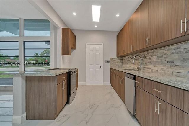 486 W Evanston Cir, Fort Lauderdale, FL 33312