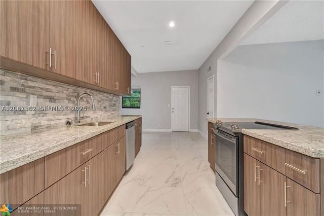 486 W Evanston Cir, Fort Lauderdale, FL 33312