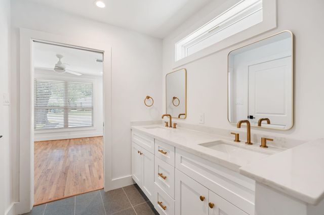 1910 Lynnview Drive, Houston, TX 77055