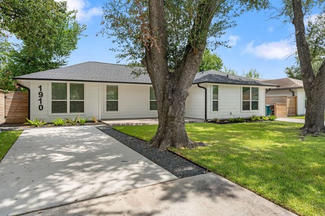1910 Lynnview Drive, Houston, TX 77055
