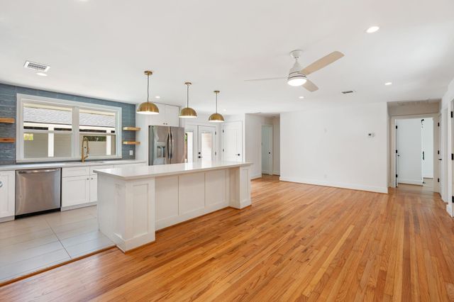1910 Lynnview Drive, Houston, TX 77055