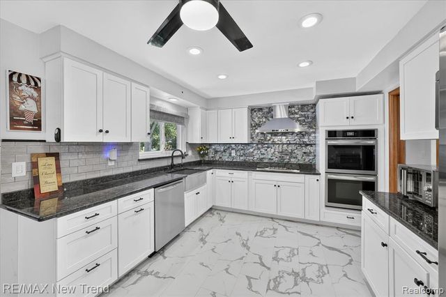 24414 Lois Lane, Southfield, MI 48075