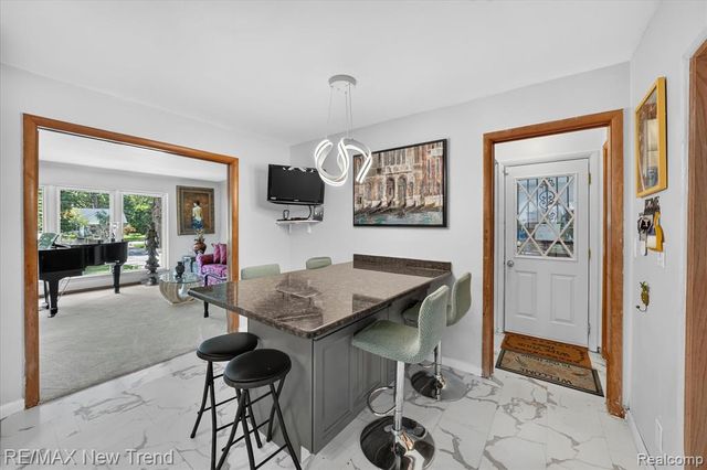 24414 Lois Lane, Southfield, MI 48075