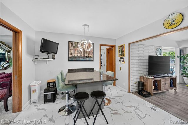 24414 Lois Lane, Southfield, MI 48075
