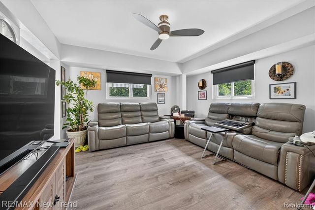 24414 Lois Lane, Southfield, MI 48075