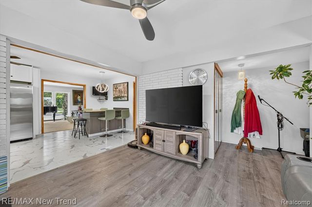 24414 Lois Lane, Southfield, MI 48075