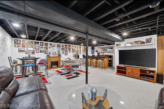 24414 Lois Lane, Southfield, MI 48075