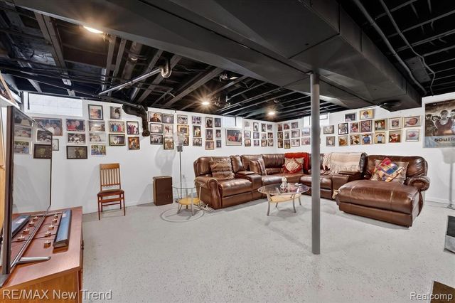 24414 Lois Lane, Southfield, MI 48075