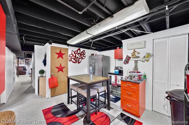 24414 Lois Lane, Southfield, MI 48075