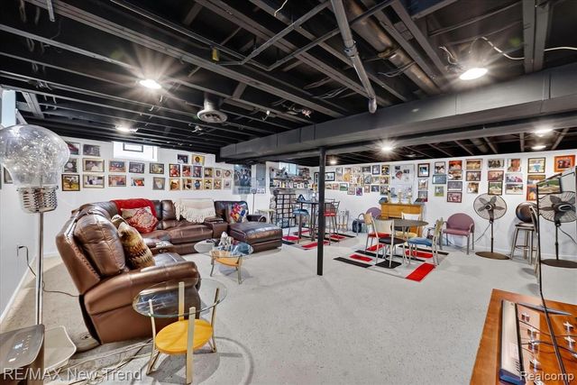 24414 Lois Lane, Southfield, MI 48075