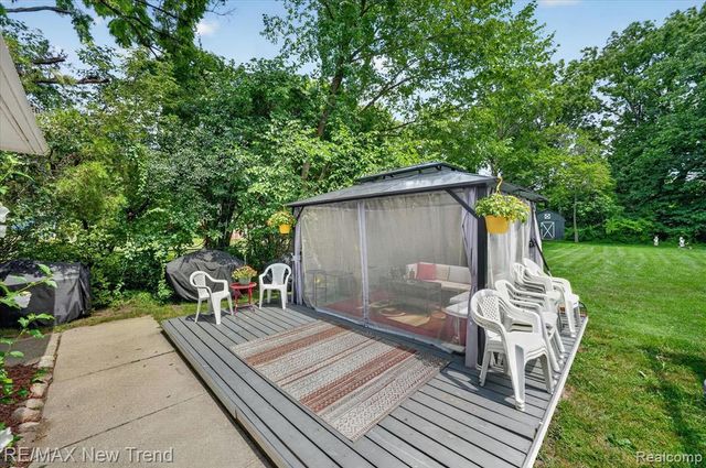 24414 Lois Lane, Southfield, MI 48075