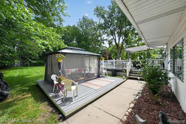 24414 Lois Lane, Southfield, MI 48075