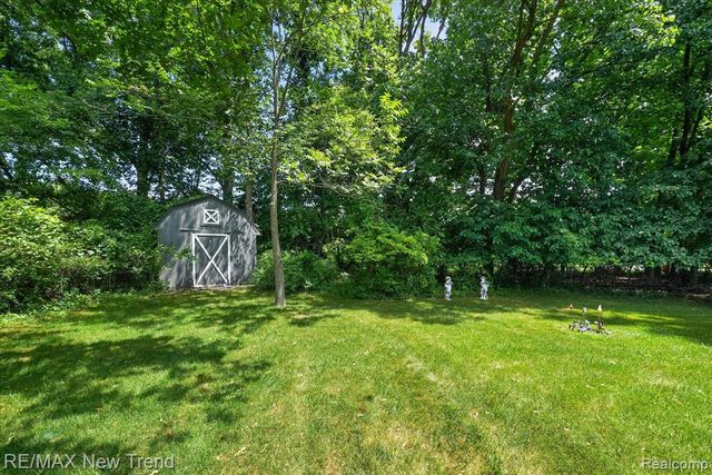 24414 Lois Lane, Southfield, MI 48075