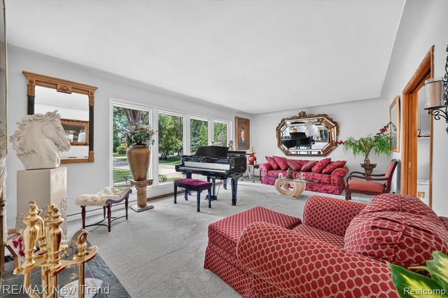 24414 Lois Lane, Southfield, MI 48075