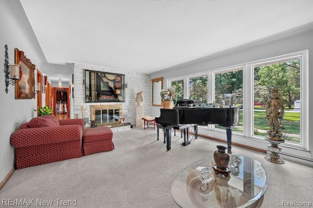 24414 Lois Lane, Southfield, MI 48075