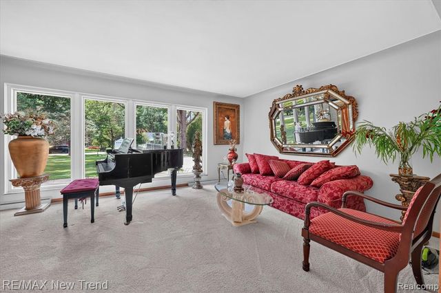 24414 Lois Lane, Southfield, MI 48075