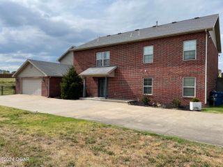 2716 S Adele Avenue, Joplin, MO 64804
