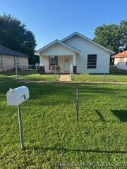 904 W Tishomingo, Madill, OK 73446