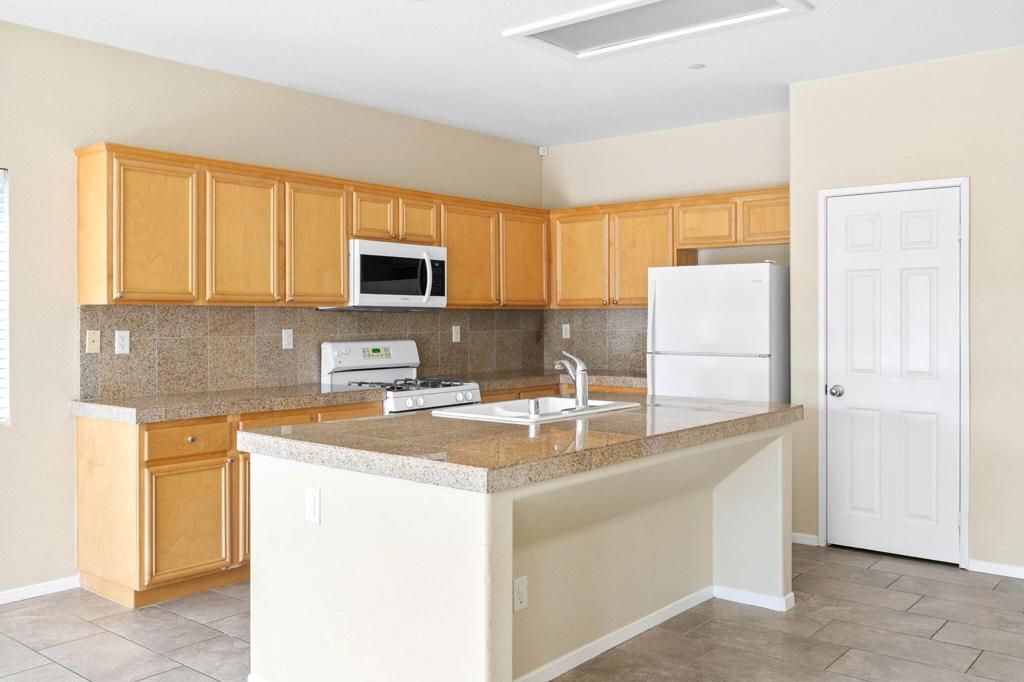 Image 7 of property listing at 3888 Mission Peak, Palm Springs, CA 92262