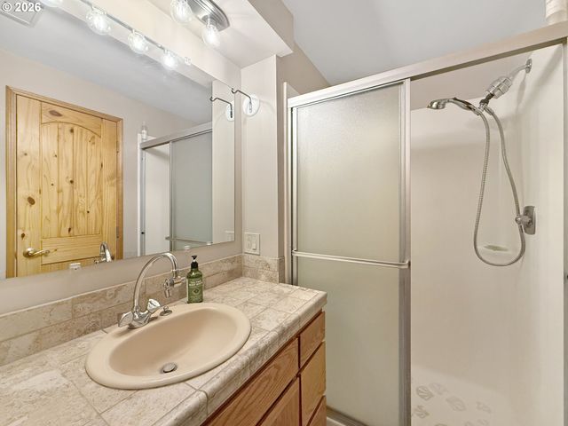 2640 Ne 8TH St, Bend, OR 97701
