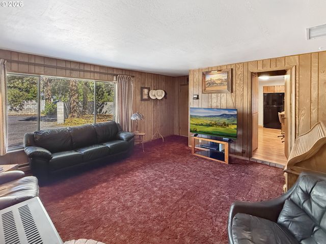 2640 Ne 8TH St, Bend, OR 97701