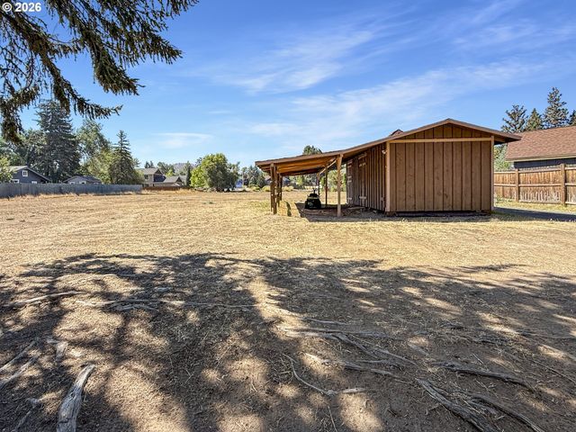 2640 Ne 8TH St, Bend, OR 97701