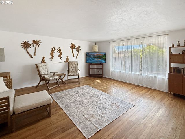 2640 Ne 8TH St, Bend, OR 97701