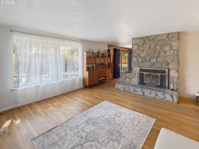 2640 Ne 8TH St, Bend, OR 97701