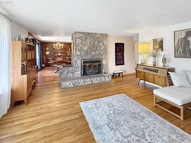 2640 Ne 8TH St, Bend, OR 97701