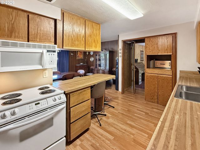 2640 Ne 8TH St, Bend, OR 97701