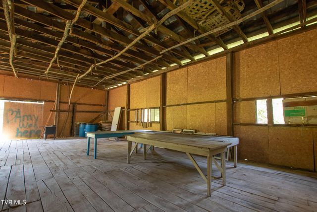 142 Hill Station Alley Road, Gate City, VA 24251