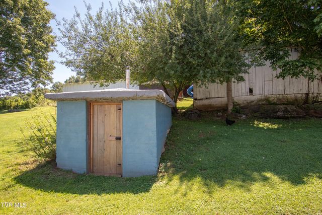 142 Hill Station Alley Road, Gate City, VA 24251