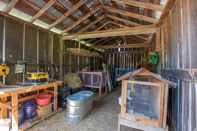 142 Hill Station Alley Road, Gate City, VA 24251
